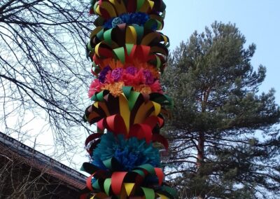 Zdjęcie przedstawia palmę wielkanocną wykonaną przed podopiecznych OW os. Zielone