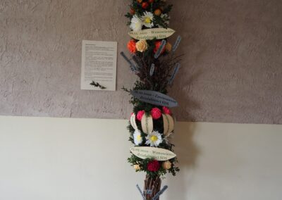 Zdjęcie przedstawia palmę wielkanocną wykonaną przed podopiecznych ŚDS Biecz