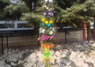 Zdjęcie przedstawia palmę wielkanocną wykonaną przed podopiecznych ŚDS Olkusz